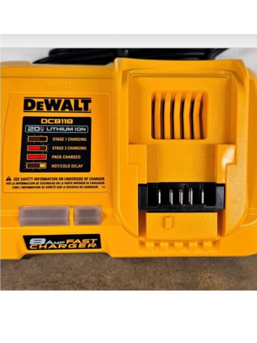 DEWALT 20V Lithium Ion 8 amps Fast Charger - Yellow